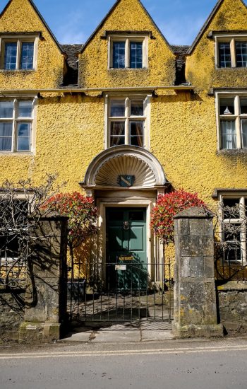 old-medieval-house-in-castle-combe-cotswolds-2024-12-07-22-25-33-utc